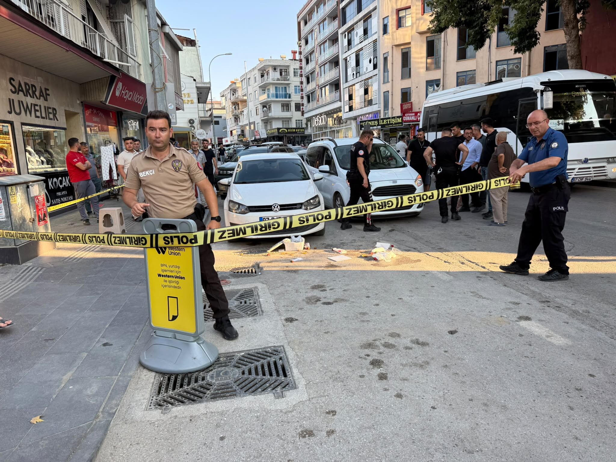 Doğum Günü Pastasıyla Yürürken Silahlı Saldırıya Uğradı (2)