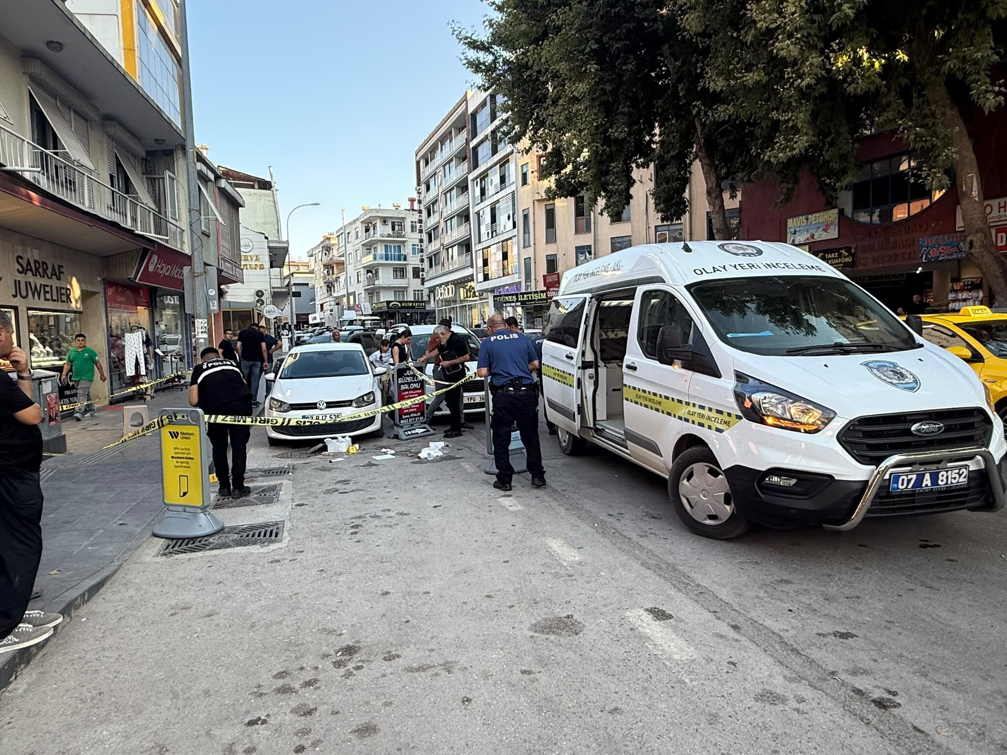 Doğum Günü Pastasıyla Yürürken Silahlı Saldırıya Uğradı (4)