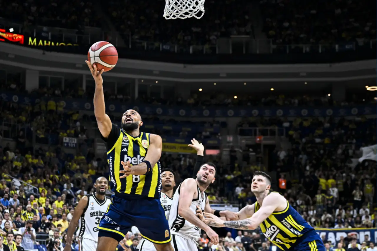 Euroleague Şampiyonu Fenerbahçe'den Peş Peşe Ayrılık Açıklamaları