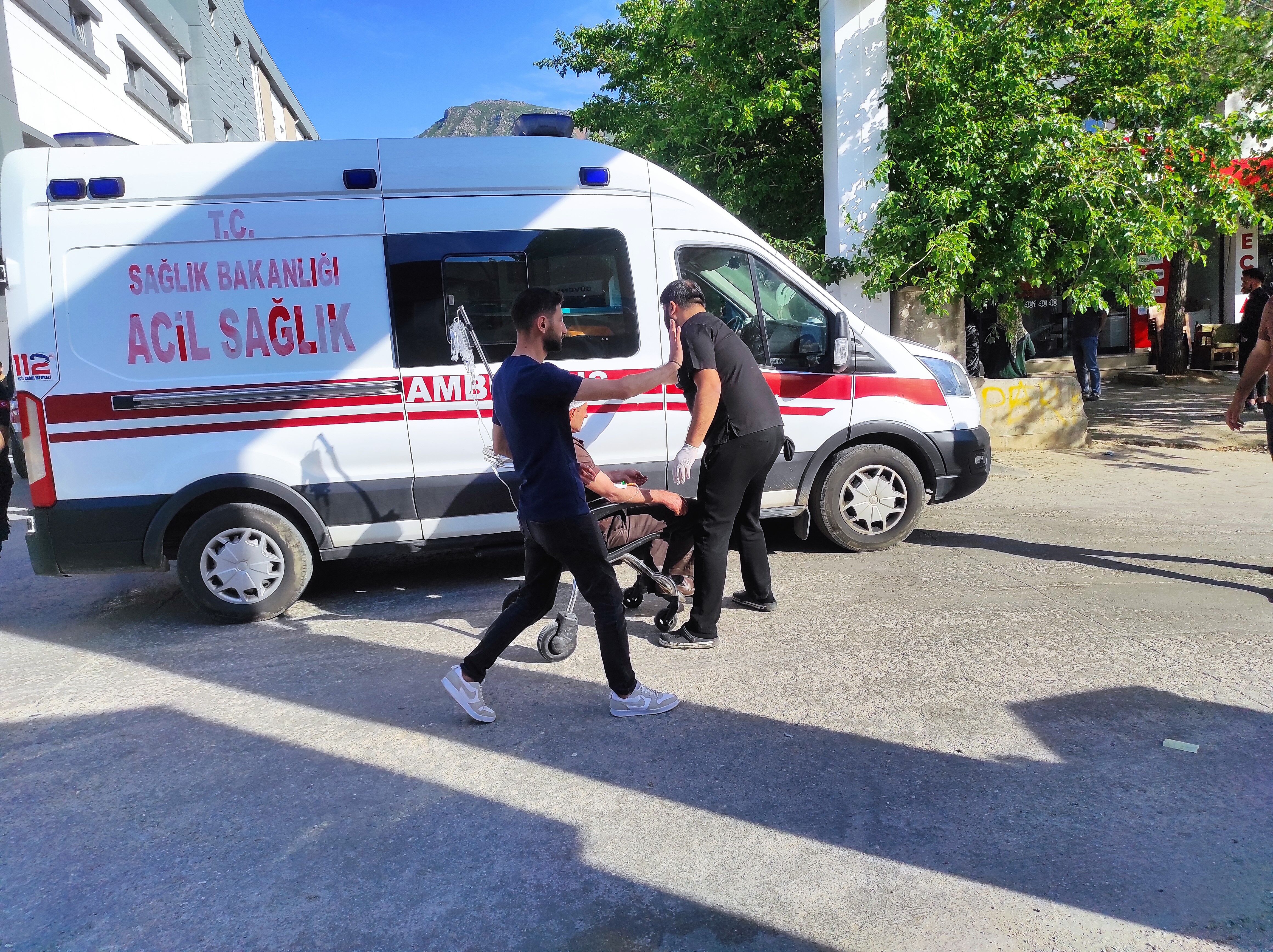 İki Aile Arasında Kavgada Taşlar Ve Sopalar Havada Uçuştu (1)