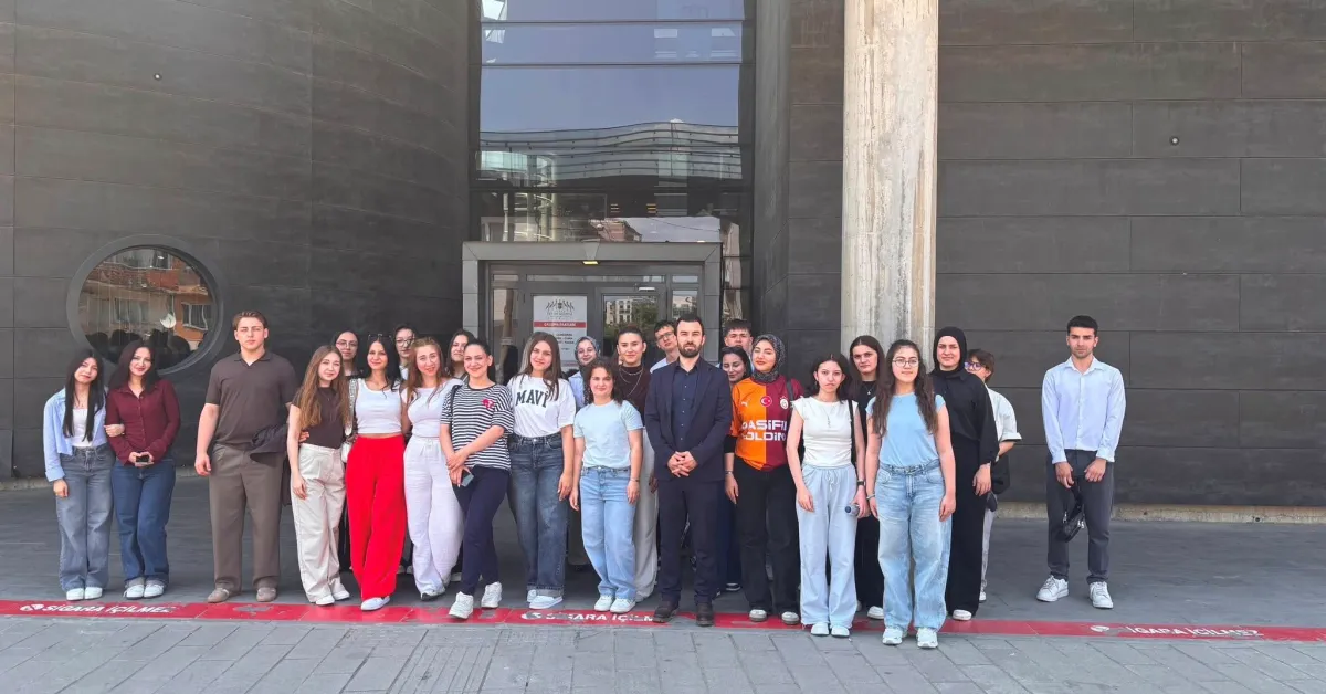 İnegöl Belediye Başkanı Alper Taban Stajyer Öğrencilerle Bir Araya Geldi (4)