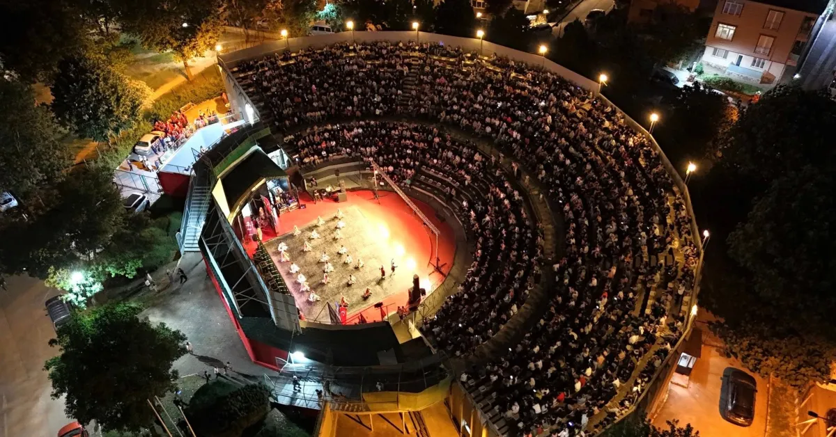 İnegöl Belediyesi Halk Dansları Topluluğundan 15’Inci Yıla Özel Gösteri (13)