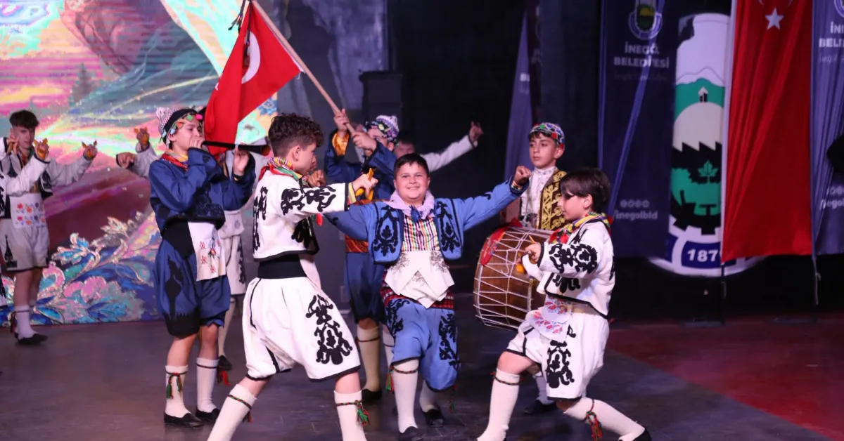 İnegöl Belediyesi Halk Dansları Topluluğundan 15’Inci Yıla Özel Gösteri (14)