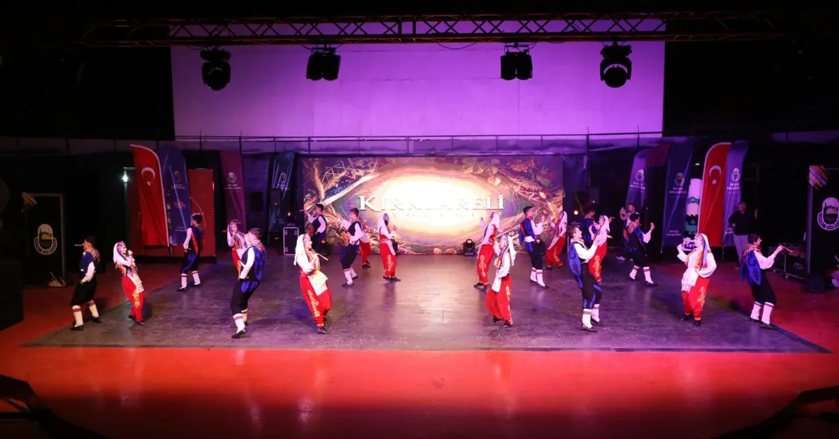 İnegöl Belediyesi Halk Dansları Topluluğundan 15’Inci Yıla Özel Gösteri (15)