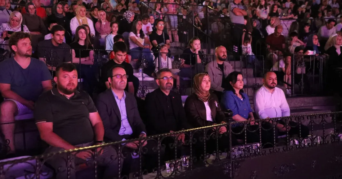 İnegöl Belediyesi Halk Dansları Topluluğundan 15’Inci Yıla Özel Gösteri (2)