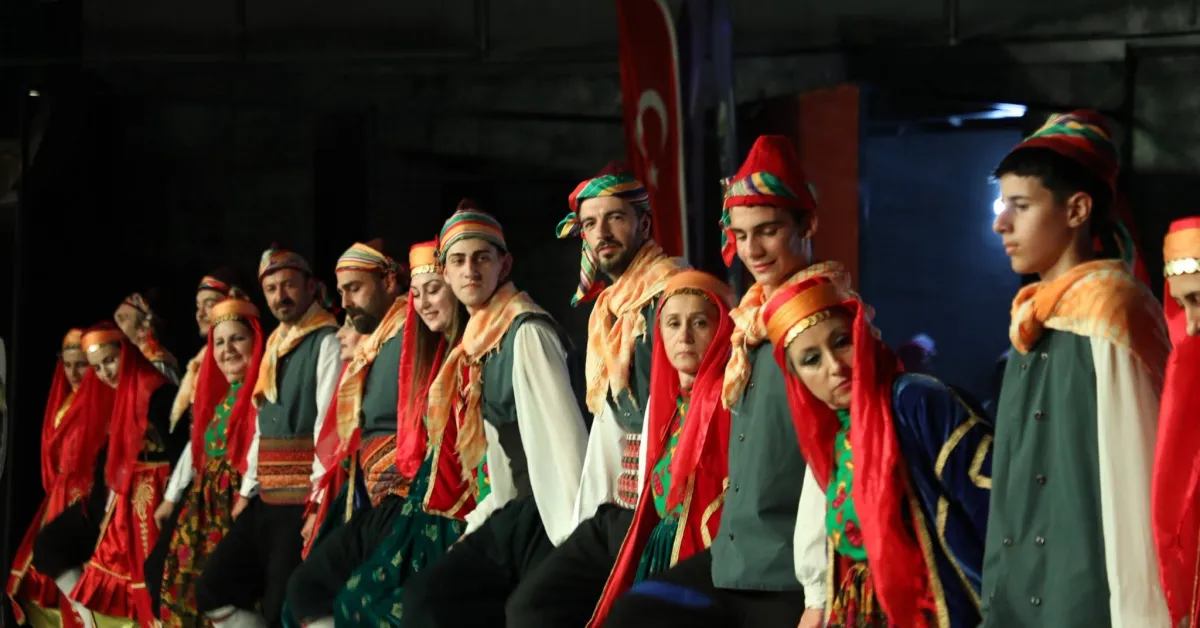 İnegöl Belediyesi Halk Dansları Topluluğundan 15’Inci Yıla Özel Gösteri (5)