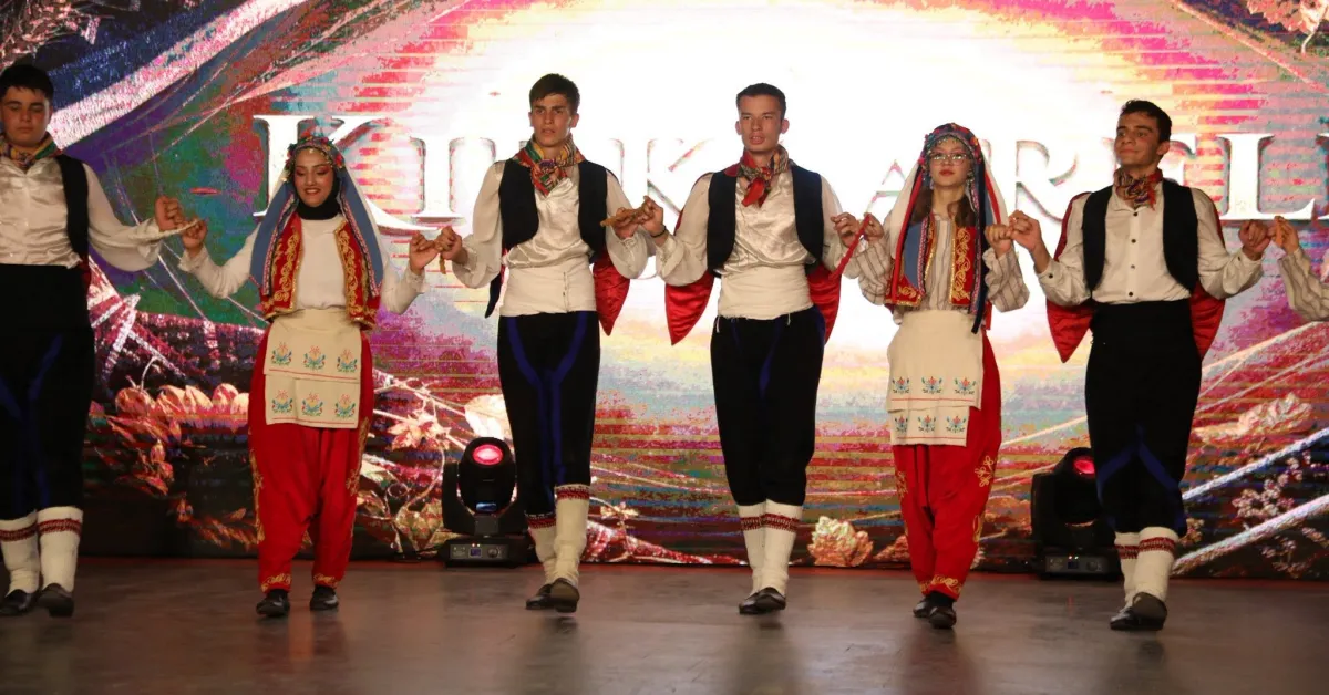 İnegöl Belediyesi Halk Dansları Topluluğundan 15’Inci Yıla Özel Gösteri (6)