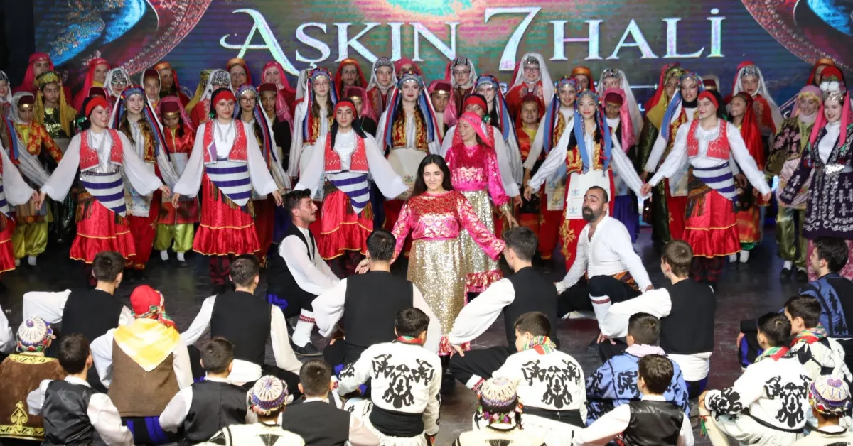 İnegöl Belediyesi Halk Dansları Topluluğundan 15’Inci Yıla Özel Gösteri (8)