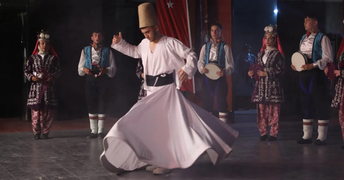 İnegöl Belediyesi Halk Dansları Topluluğundan 15’Inci Yıla Özel Gösteri (9)