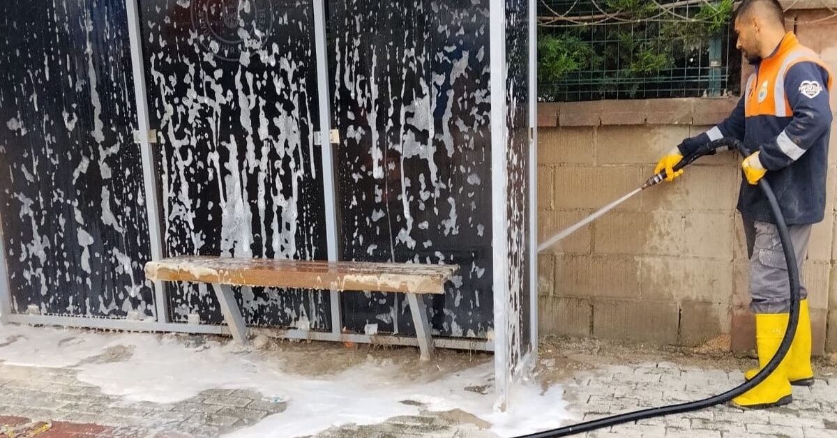 İnegöl Belediyesi’nden Bayramda Çevre Temizliği Mesaisi (1)