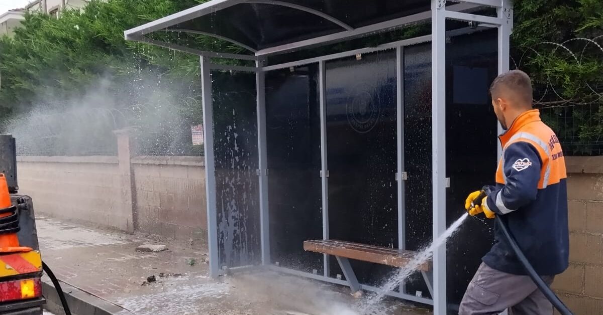 İnegöl Belediyesi’nden Bayramda Çevre Temizliği Mesaisi (2)
