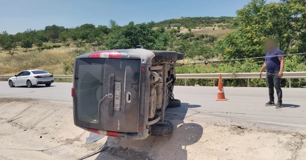 İnegöl Hamzabey’de Araç Devrildi Bir Kişi Yaralandı