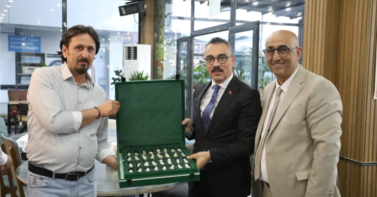 İnegöl Şavşatlılar Derneği’nden Kaymakam Eren Arslan’a Vefa Gecesi (5)