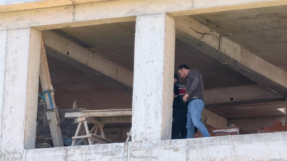 İnegöl'de Acı Olay! Oğlunun Gözü Önünde 4. Kattan Düşerek Hayatını Kaybetti (3)