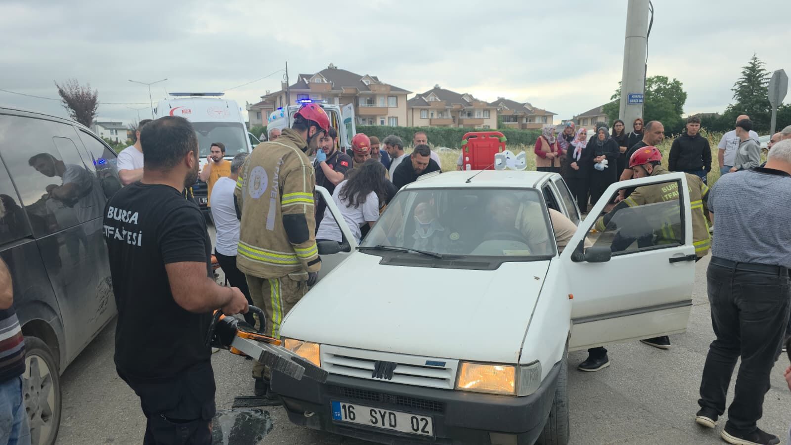 İnegöl'de Feci Kaza! Çok Sayıda Yaralı Var (3)