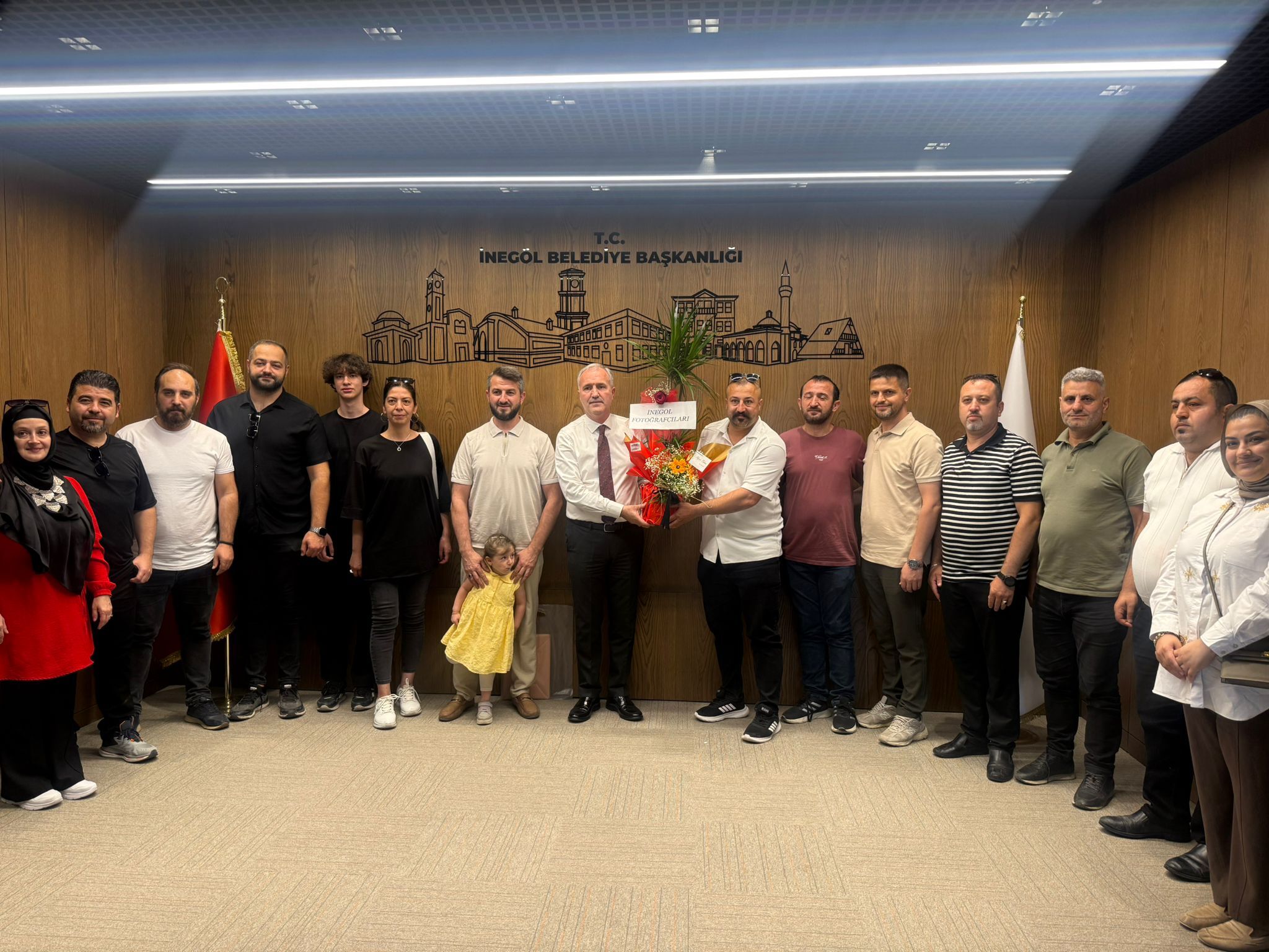 İnegöl’de Fotoğrafçı Esnafından Başkan Alper Taban’a Ziyaret (3)