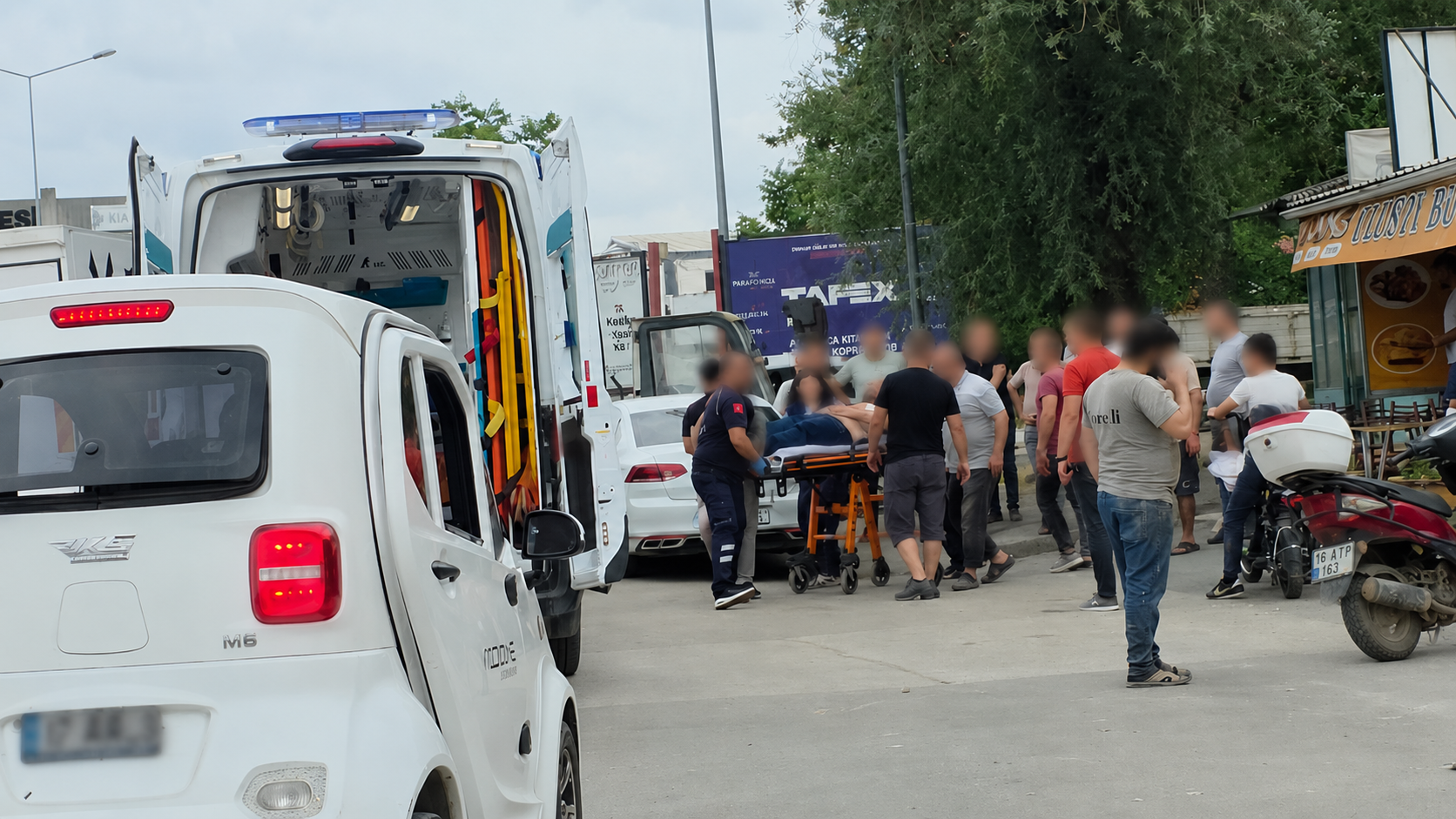 İnegöl’de Kanlı Kavga! Enişte Kayınçosu Tarafından Göğsünden Bıçaklandı (2)