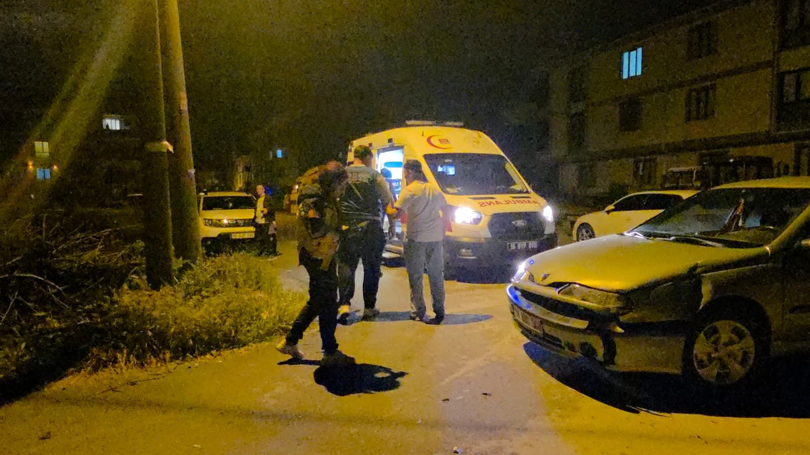 İnegöl'de Kavşakta Kaza! Otomobil Ile Motosiklet Çarpıştı (1)