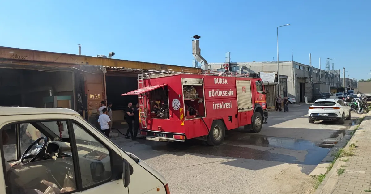 İnegöl’de Korkutan Yangın! Mobilya İmalathanesinde Yangın Çıktı-1