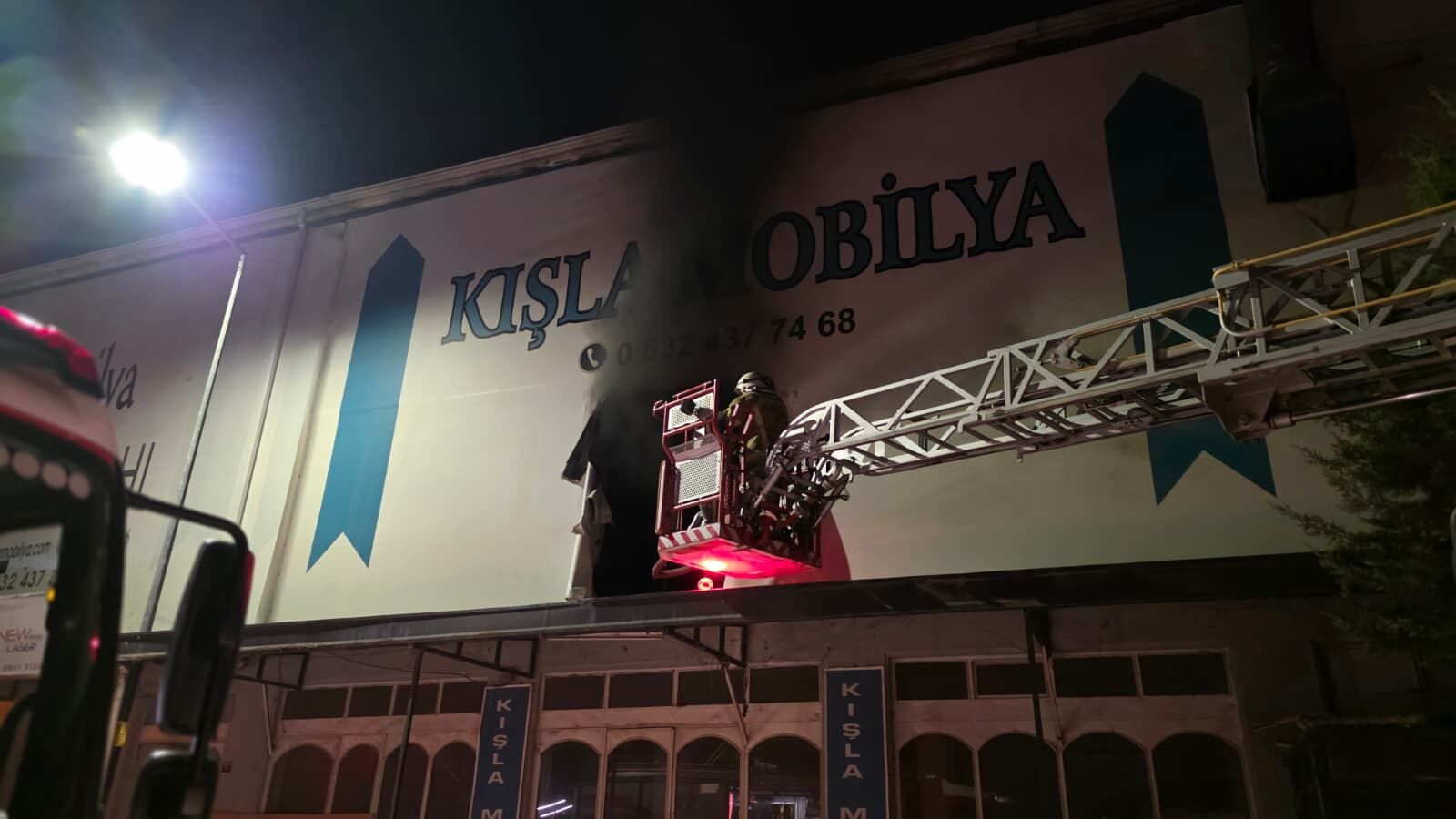 İnegöl’de Mobilya İmalathanesinde Yangın Çıktı (2)-1
