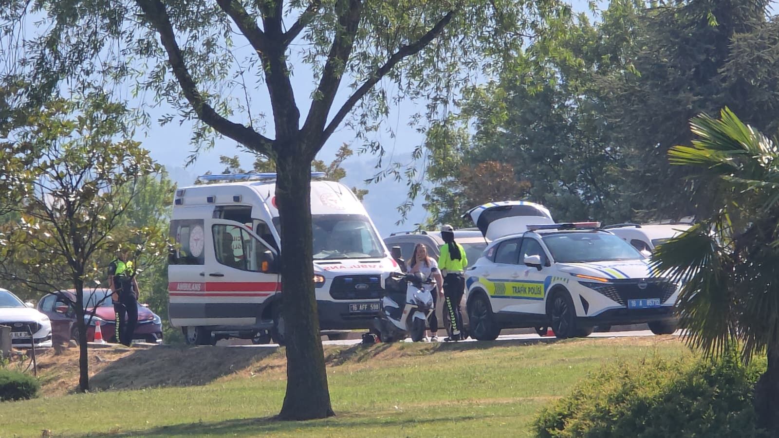 İnegöl’de Motosiklet Park Halindeki Otomobile Çarptı (2)