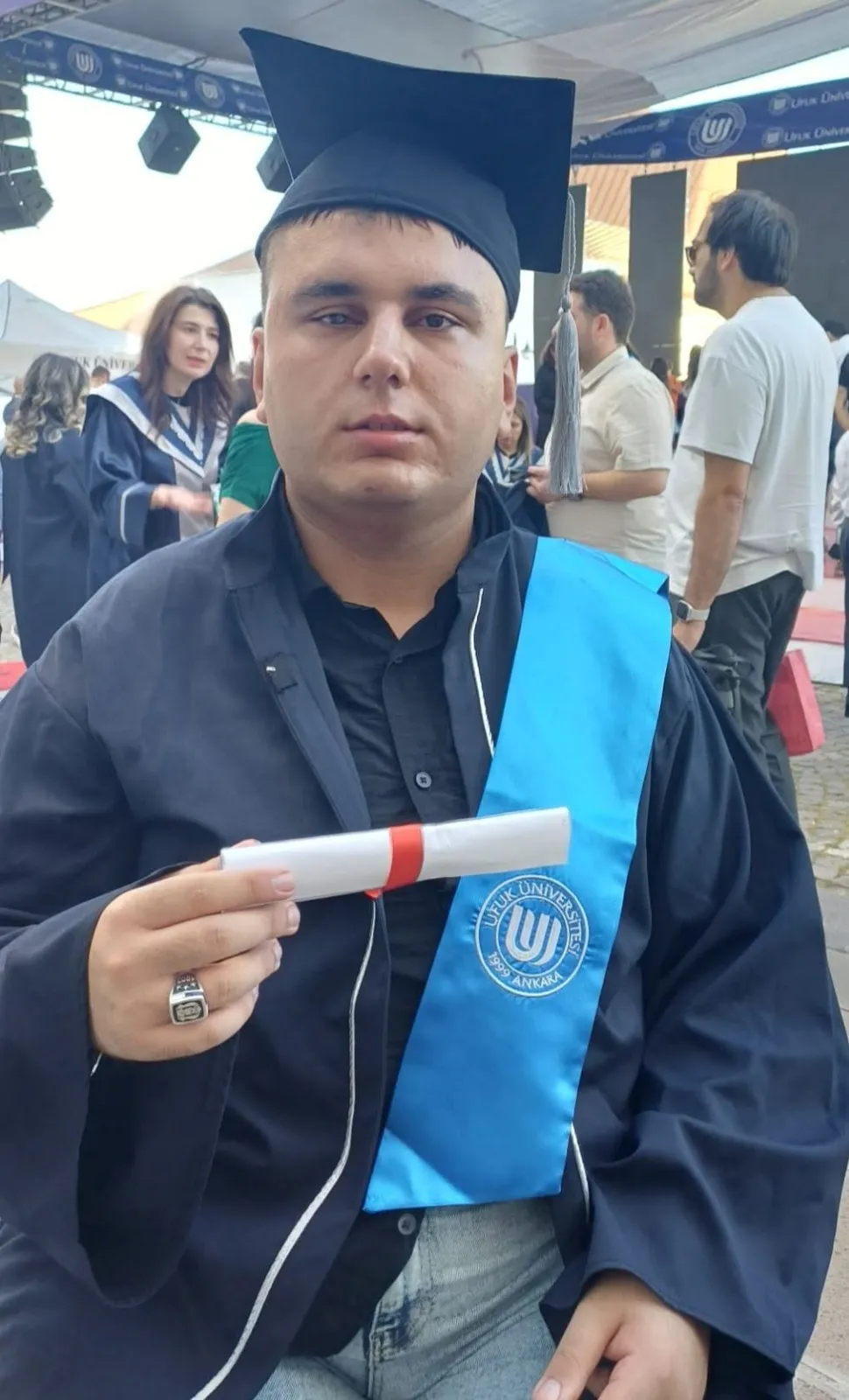 İnegöllü Görme Engelli Furkan, Üniversiteyi Bitirdi