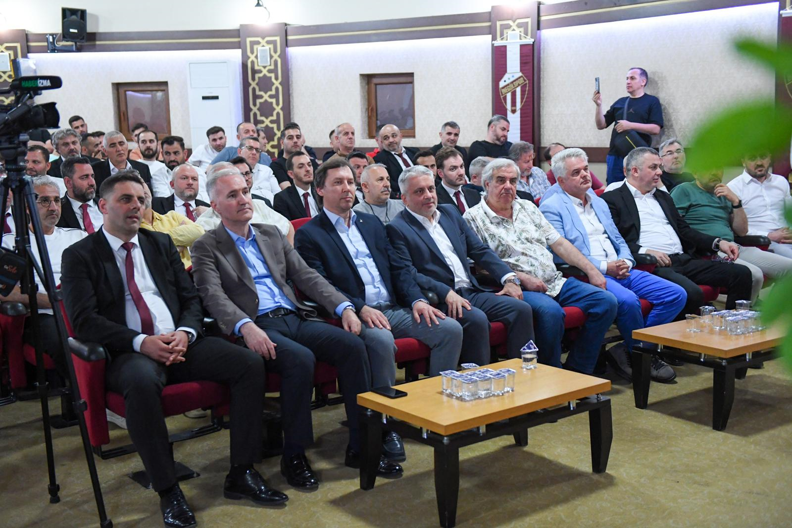 İnegölspor’da Kani Ademoğlu Yeniden Başkan (9)