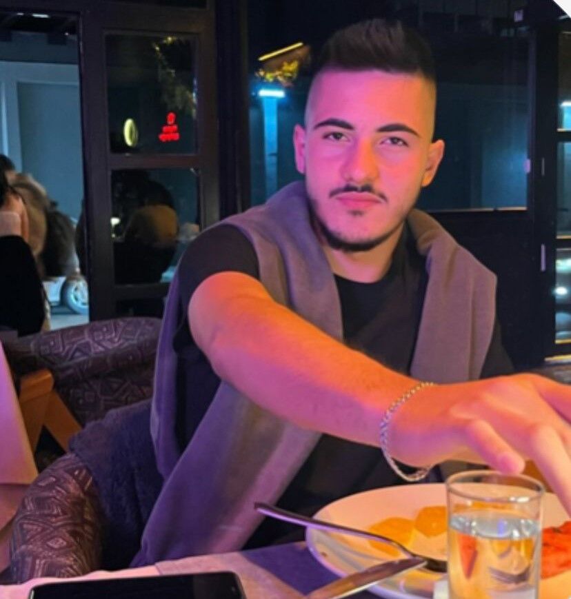 Isparta'da Park Halindeki Araçta 2 Gencin Cansız Bedeni Bulundu (1)