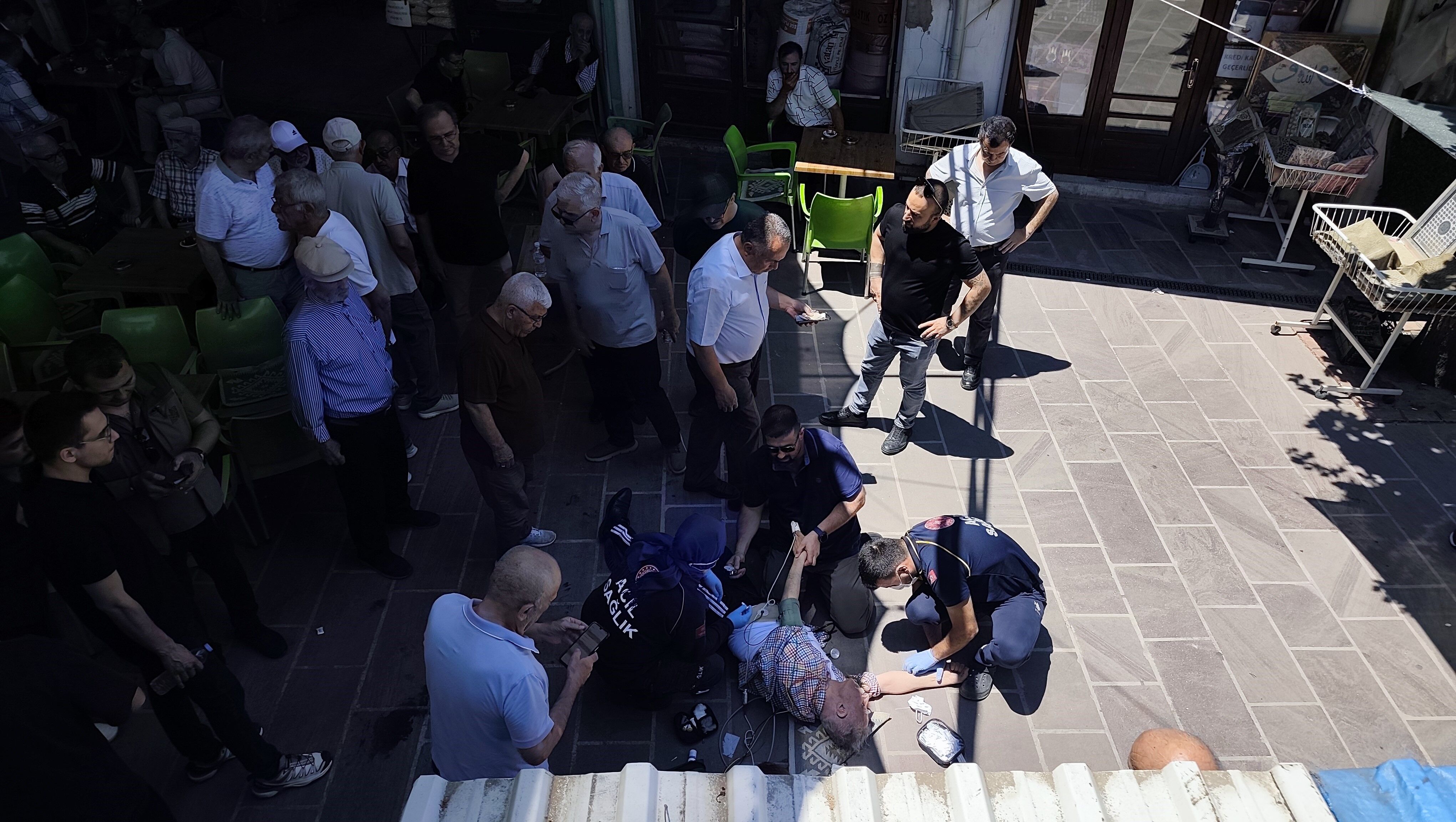 Kalp Krizinden Ölen Arkadaşının Cenazesinde Kalp Krizi Geçirdi (1)