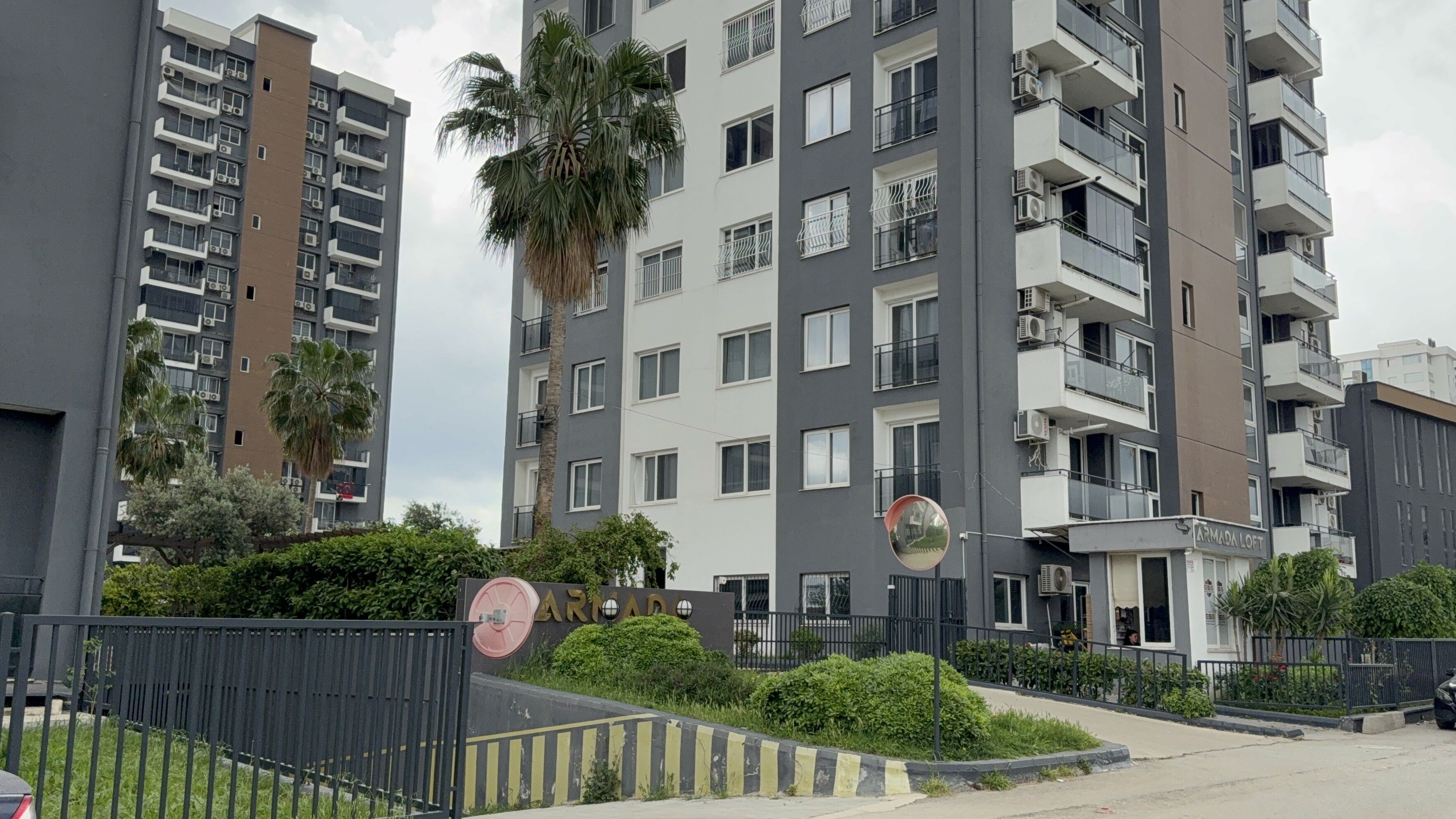 Komşusunun Evine Otomatik Tabancayla Ateş Açtı (1)