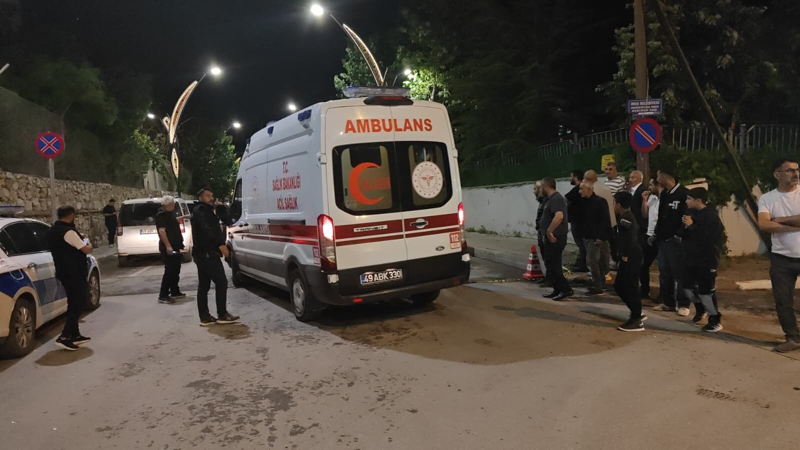 Muş’ta Psikolojik Rahatsızlığı Olduğu Belirtilen Kişi, Kardeşini Silahla Yaralayıp Eve Kapandı. (2)