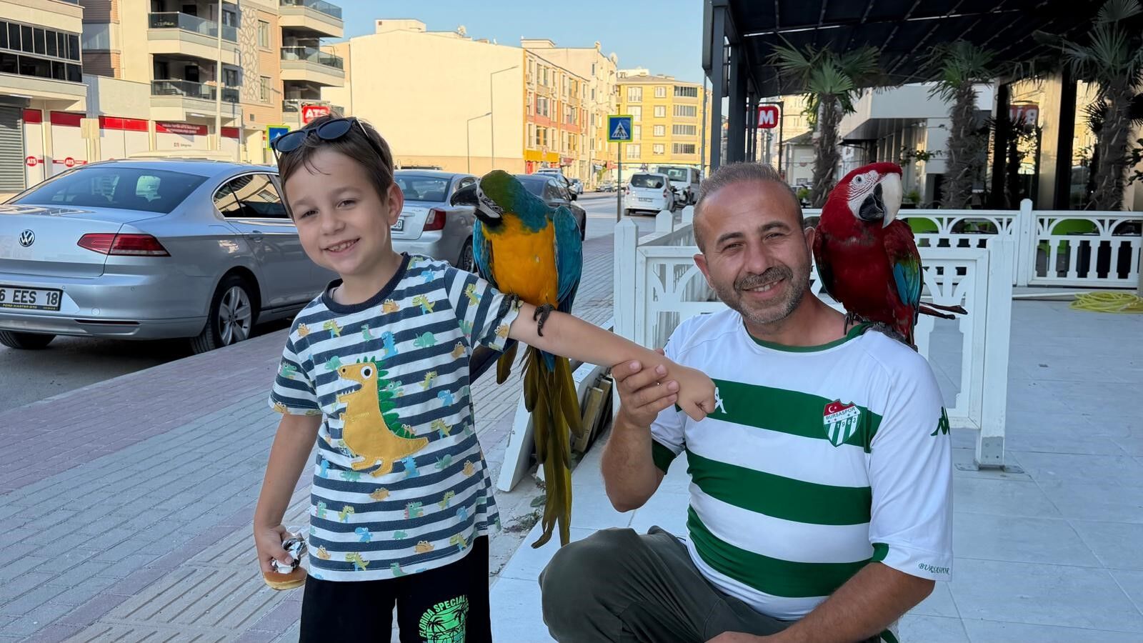 Onları Görenler Dönüp Bir Daha Bakıyor (2)