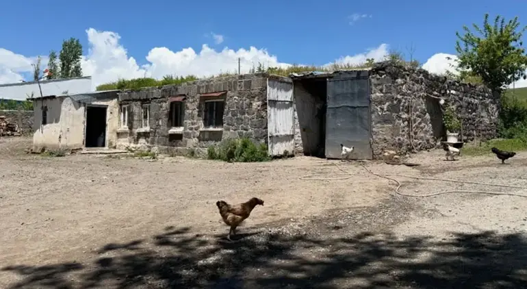 Ozan Akbaba 25 Yıl Sonra Doğduğu Evi Ziyaret Etti (1)