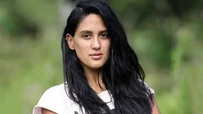 Sahra Işık Kimdir