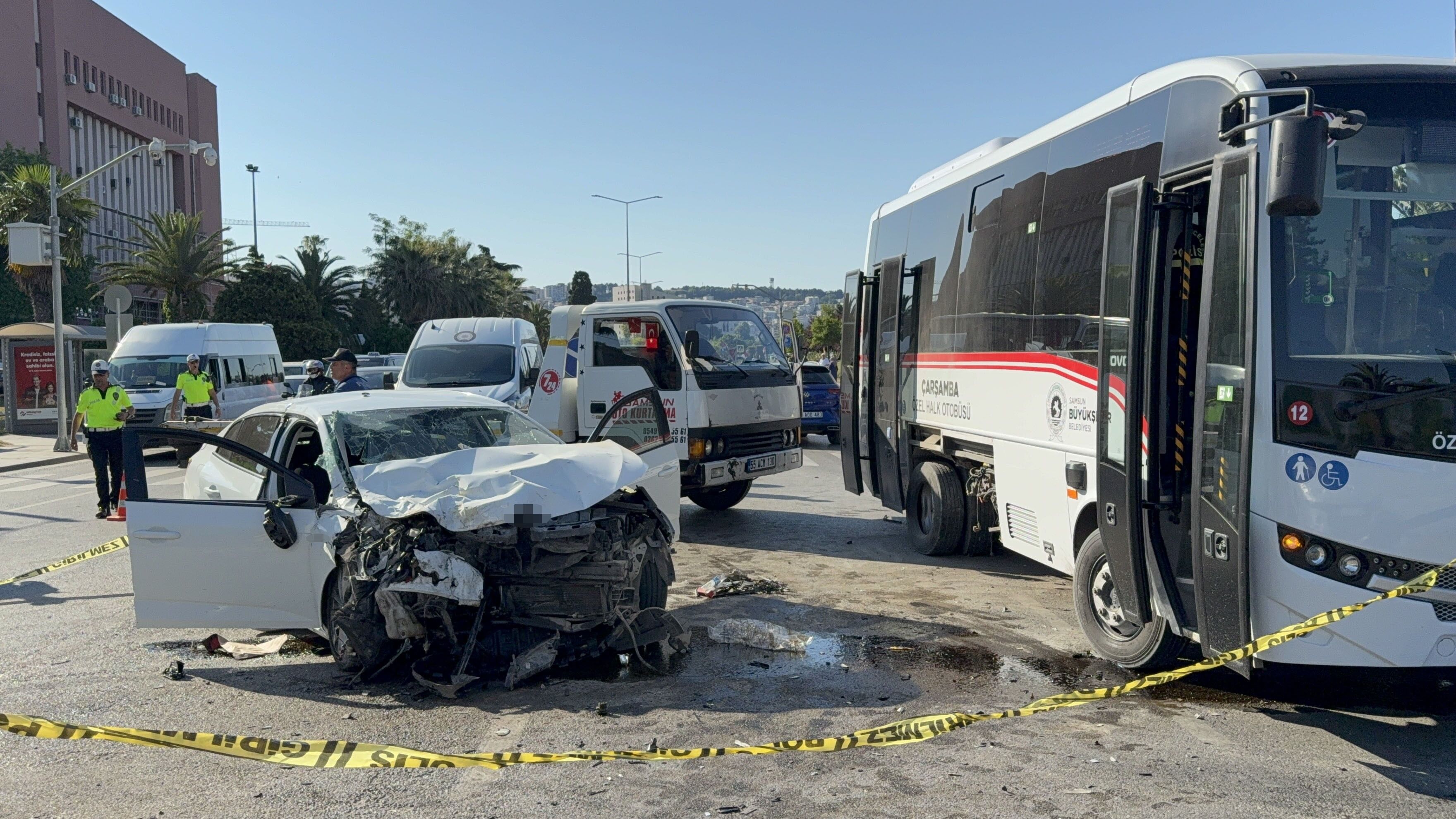 Samsun’da Otomobil Ile Halk Otobüsü Çarpıştı! 7 Yaralı (5)