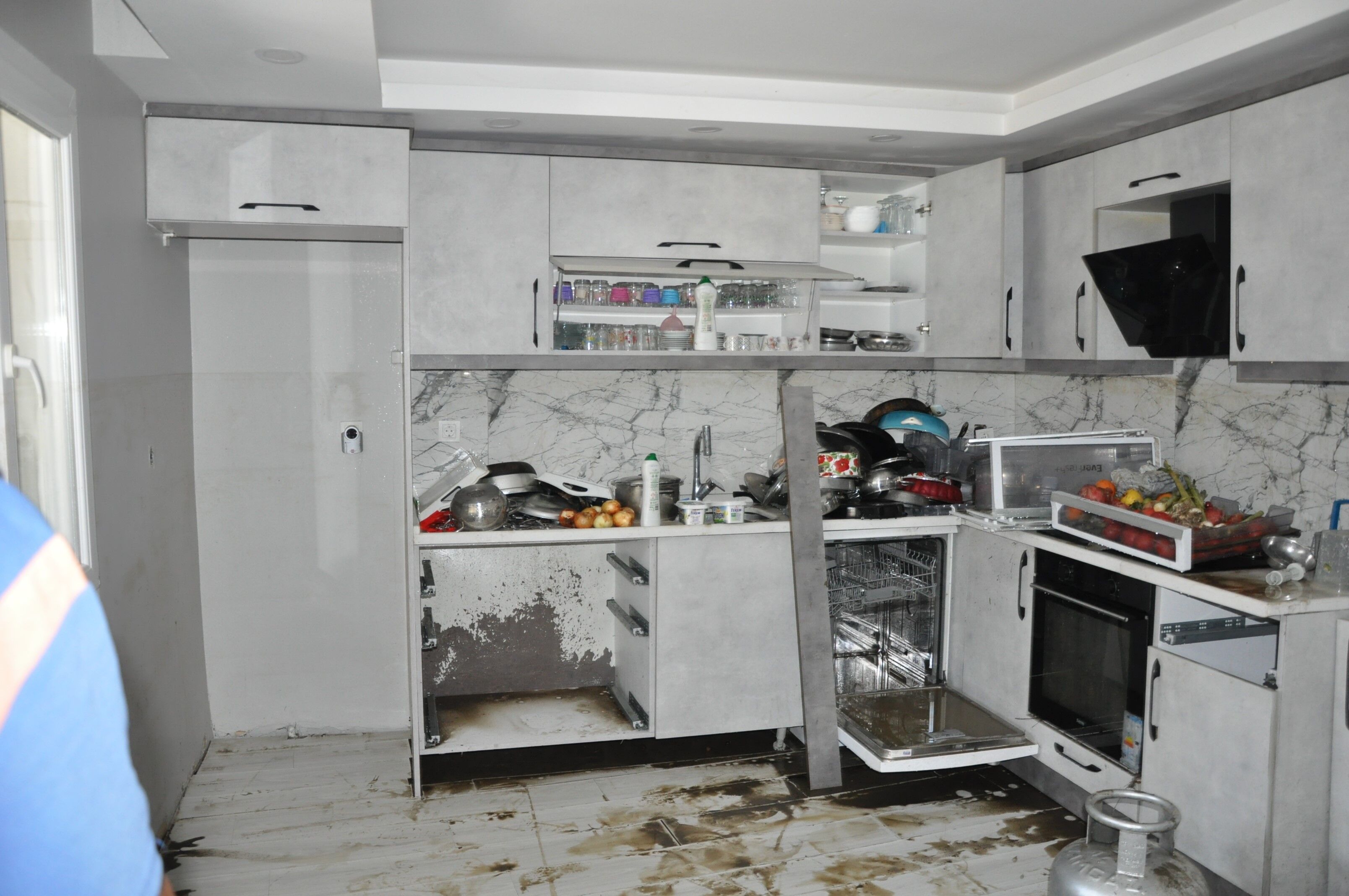 Sel Suları Evinin Içinden Geçti (1)-1