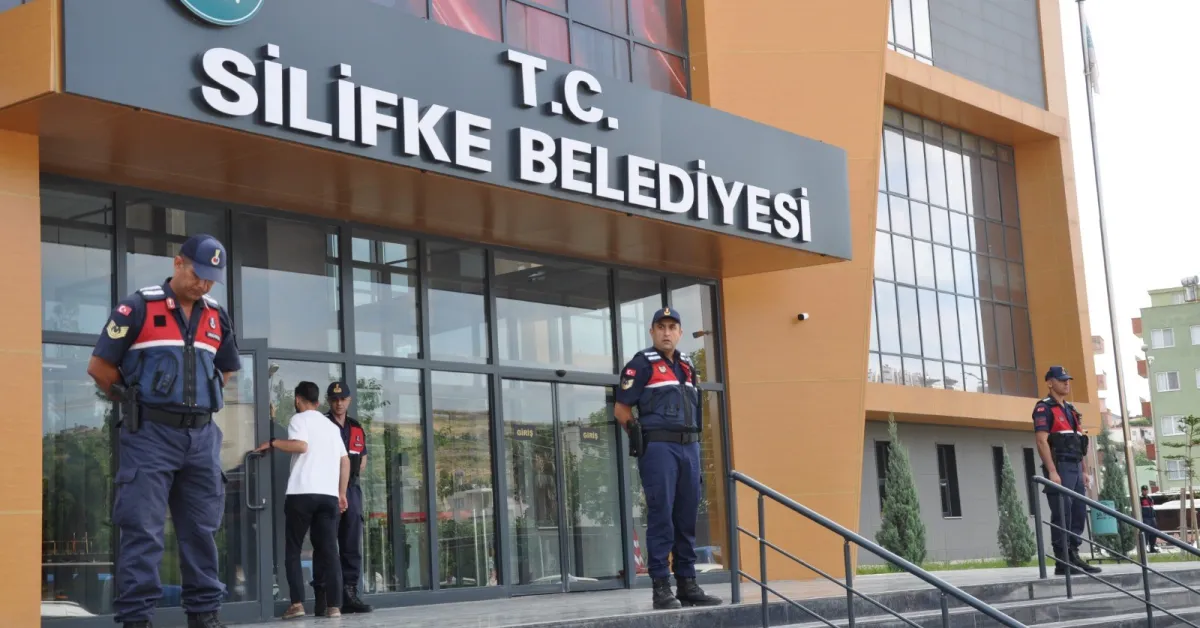 Silifke Belediyesine Operasyon Başkan Mustafa Turgut Dahil 18 Gözaltı (2)