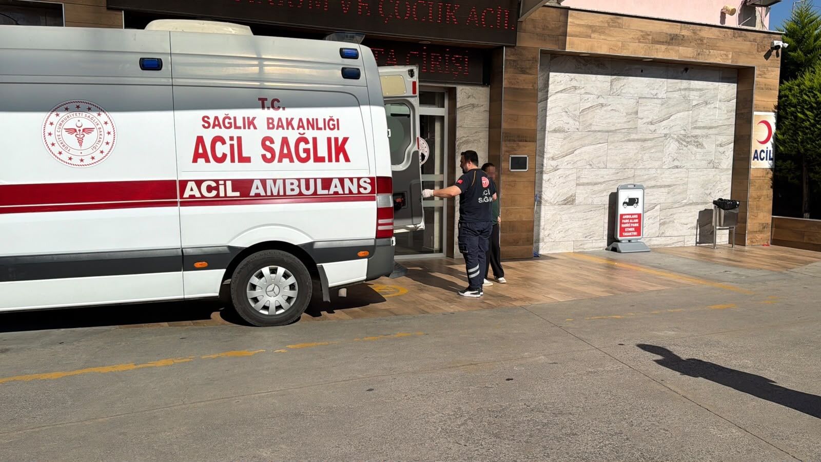 Trabzon’da 12 Ortaokul Öğrencisi Zehirlenme Şüphesiyle Hastaneye Kaldırıldı (2)