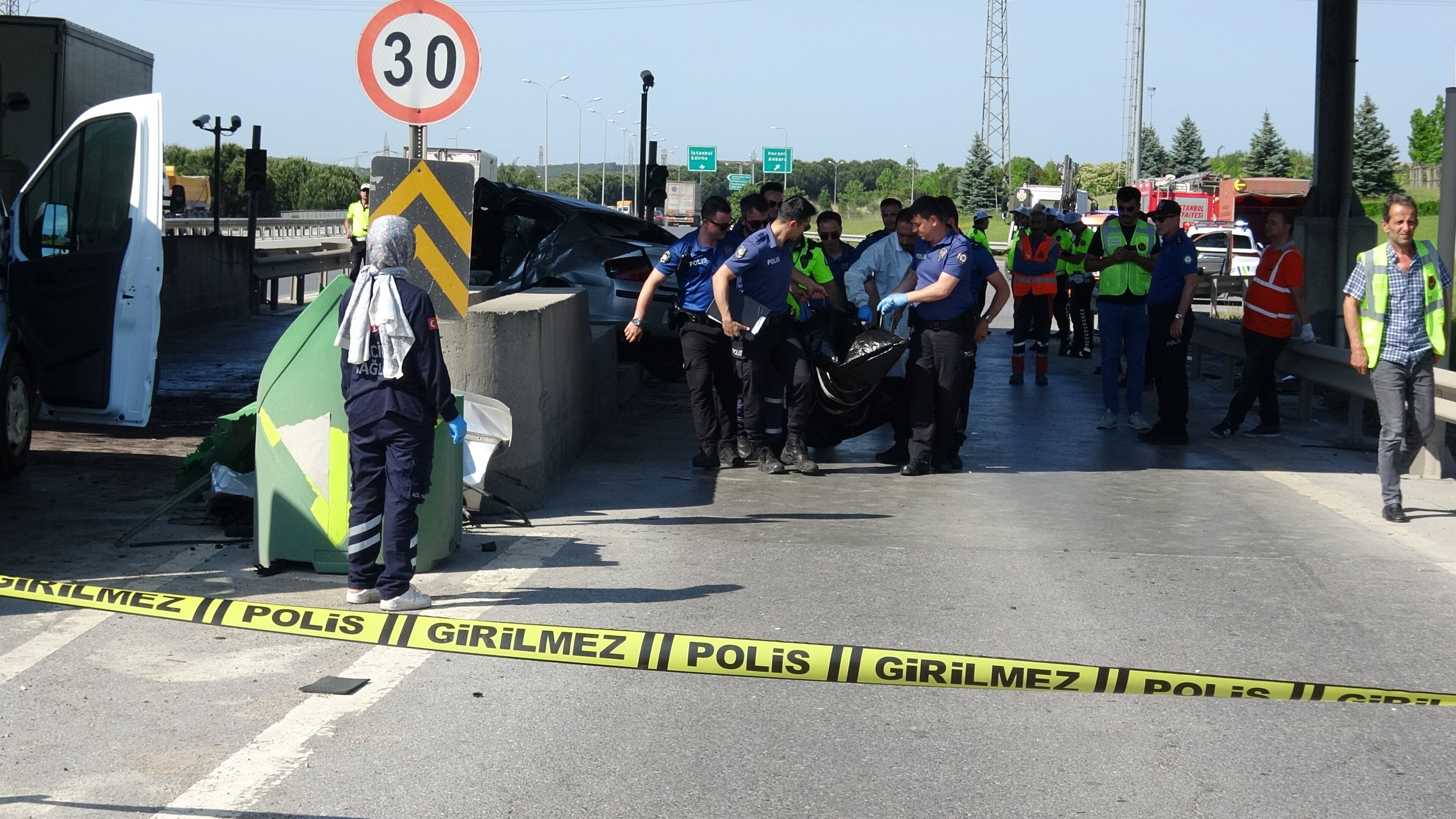 Tuzla Orhanlı Gişeleri’nde Feci Kaza 29 Yaşındaki Sürücü Hayatını Kaybetti (2)
