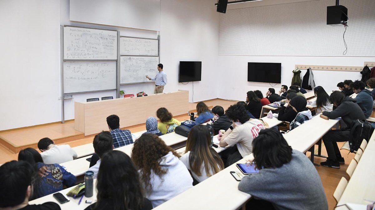 Üniversitelerde Yeni Dönem Başlıyor! Kampüs Dışında Alınan Eğitimler Artık Mezuniyete Katkı Sağlayacak (1)