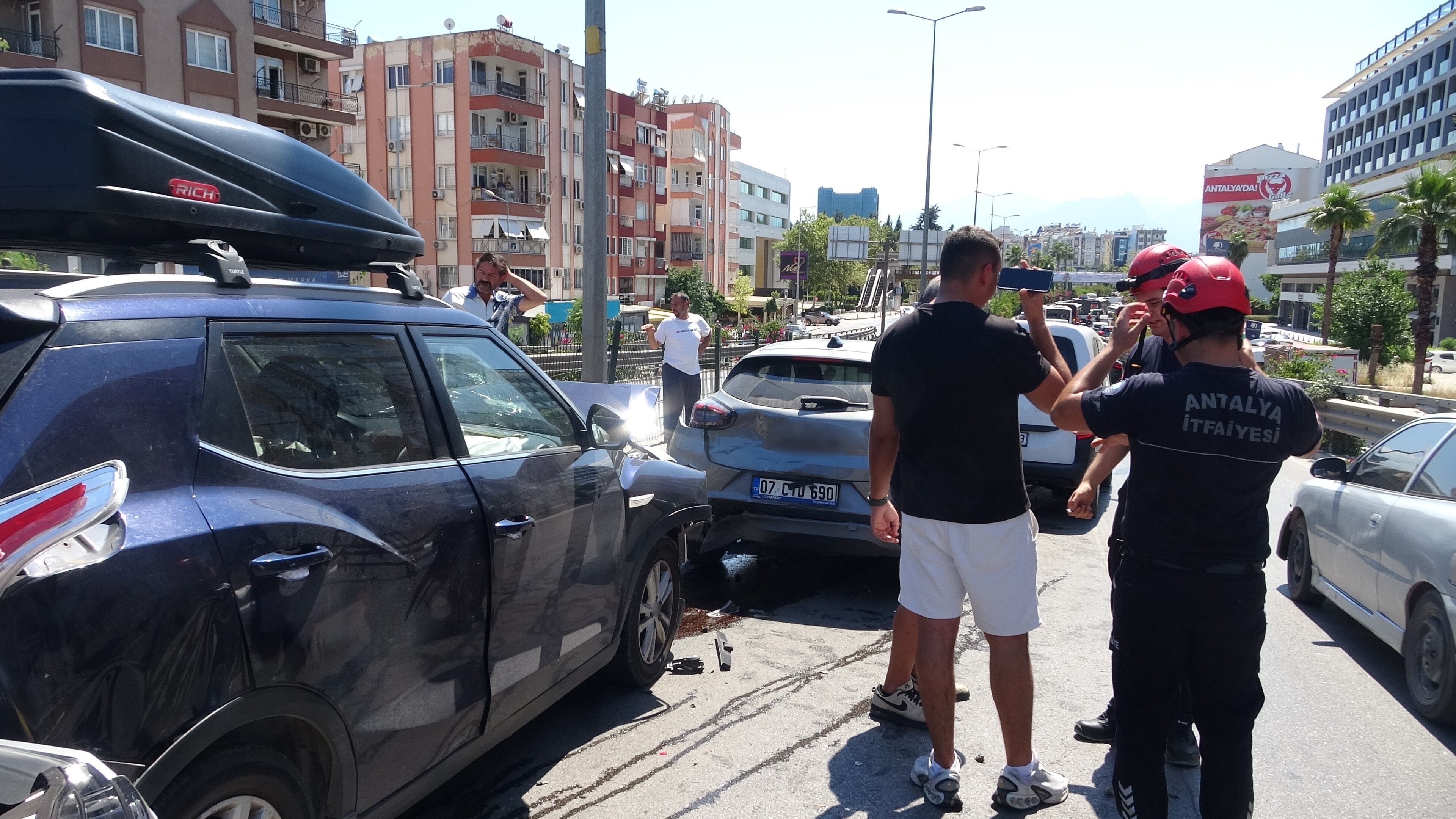 Üst Geçitte 4 Araç Birbirine Girdi (3)