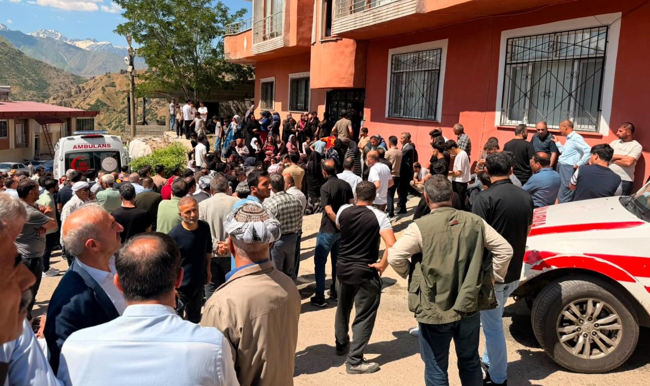 Uzman Çavuş Silahla Ev Bastı! Çok Sayıda Kişiyi Öldürüp Intihara Kalkıştı (2)