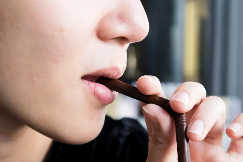 Uzmanlardan Yaz Ayları İçin Kritik Uyarı! Plastik Pipet Kullanırken Bir Kez Daha Düşünün (2)