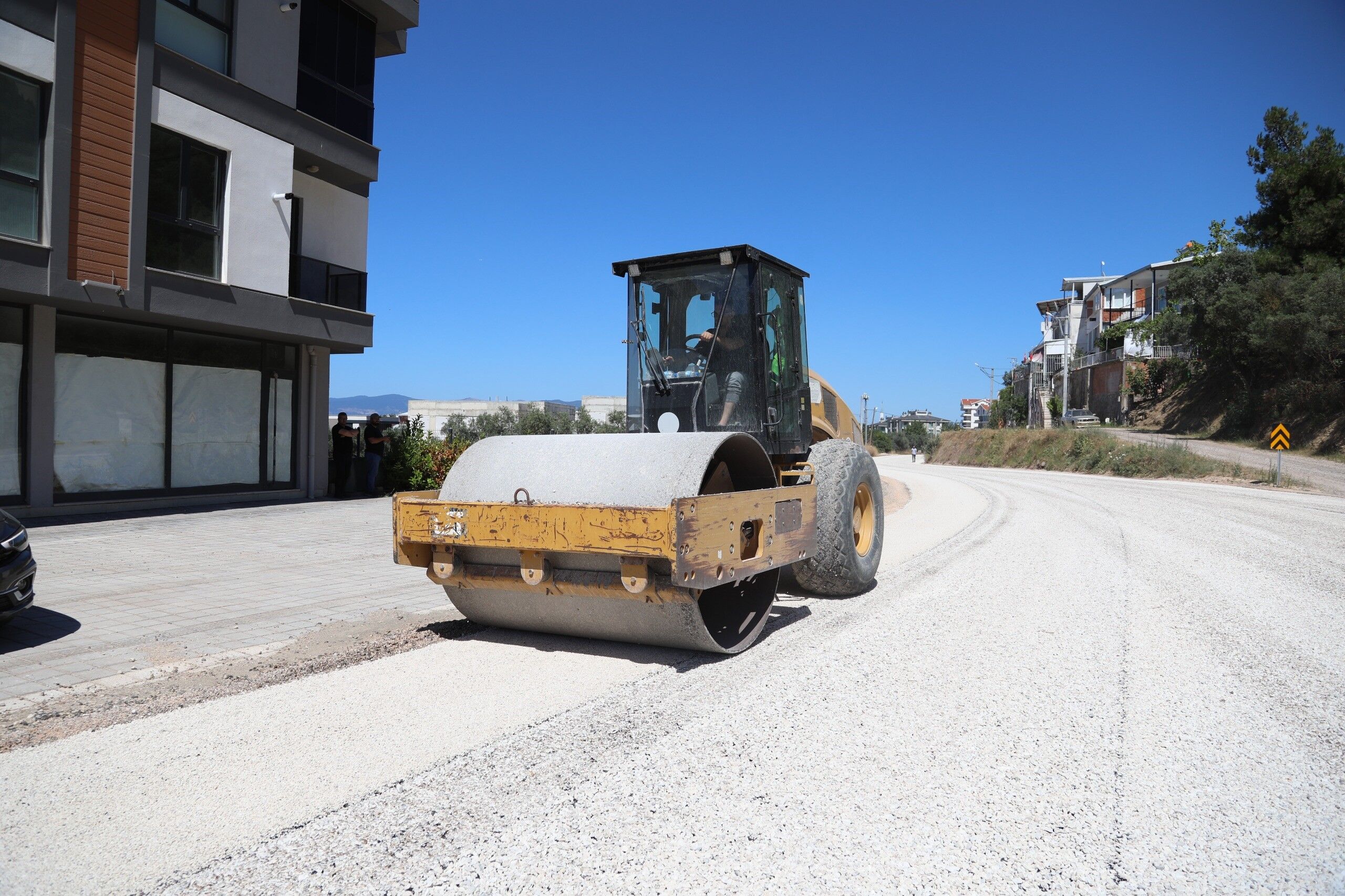 Gemlik Kurşunlu’da yol genişliği 15 metreye çıkarıldı