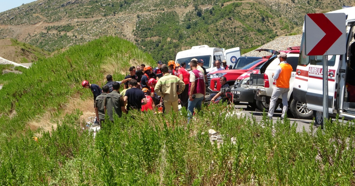 Antalya’da Minivan 150 Metrelik Uçuruma Yuvarlandı 5 Kişi Hayatını Kaybetti (3)