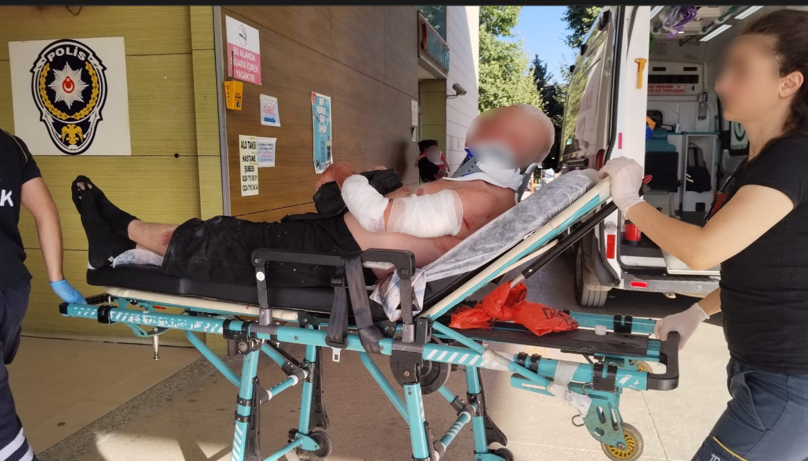 Bursa Ankara Karayolunda Motosiklet Devrildi Sürücü Yaralandı (1)