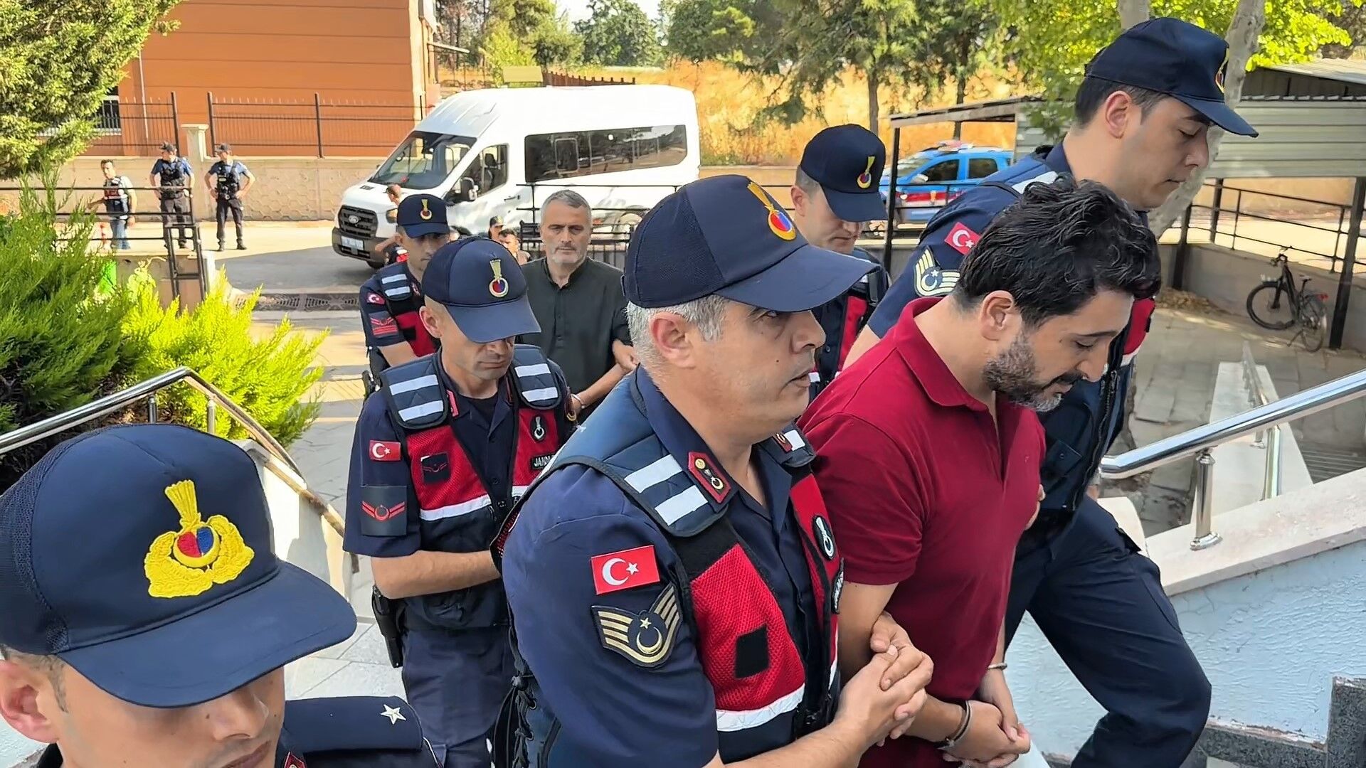 Bursa Merkezli Sahte Alışveriş Sitesi Operasyonu! 7 Tutuklama G (2)