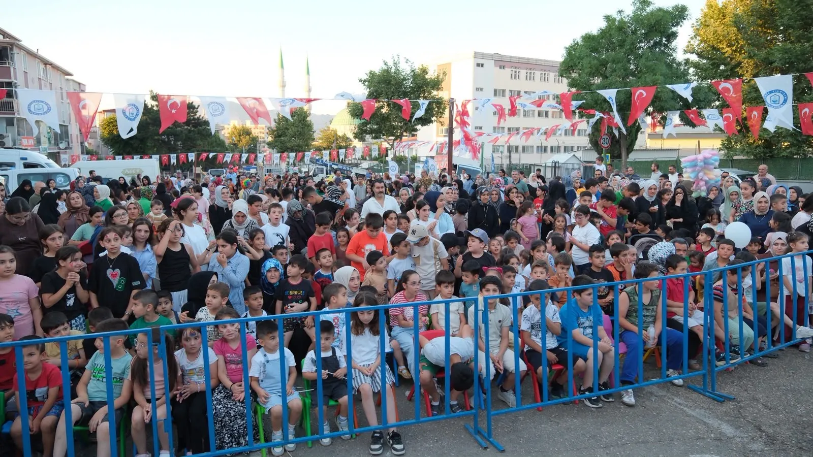 Bursa Yıldırım’da Mahalle Şenlikleri Başladı Çocuklar Geleneksel Oyunlarla Buluştu (6)
