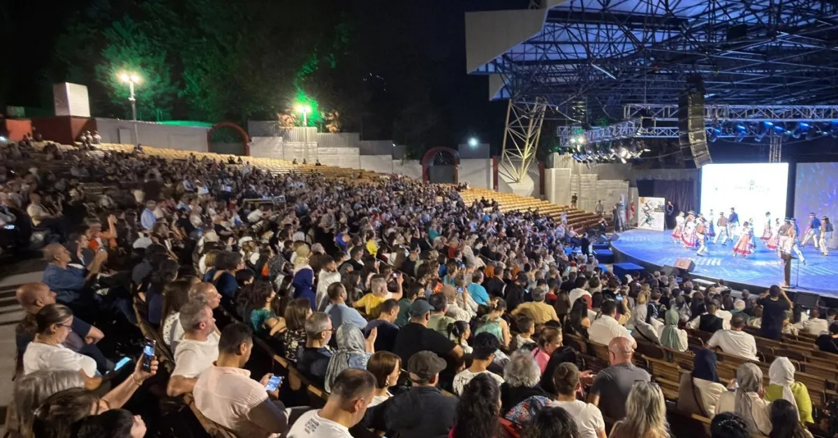 Bursa’da Altın Karagöz Coşkusu Başladı 13 Ülkeden 700 Dansçı Sahne Alacak (1)
