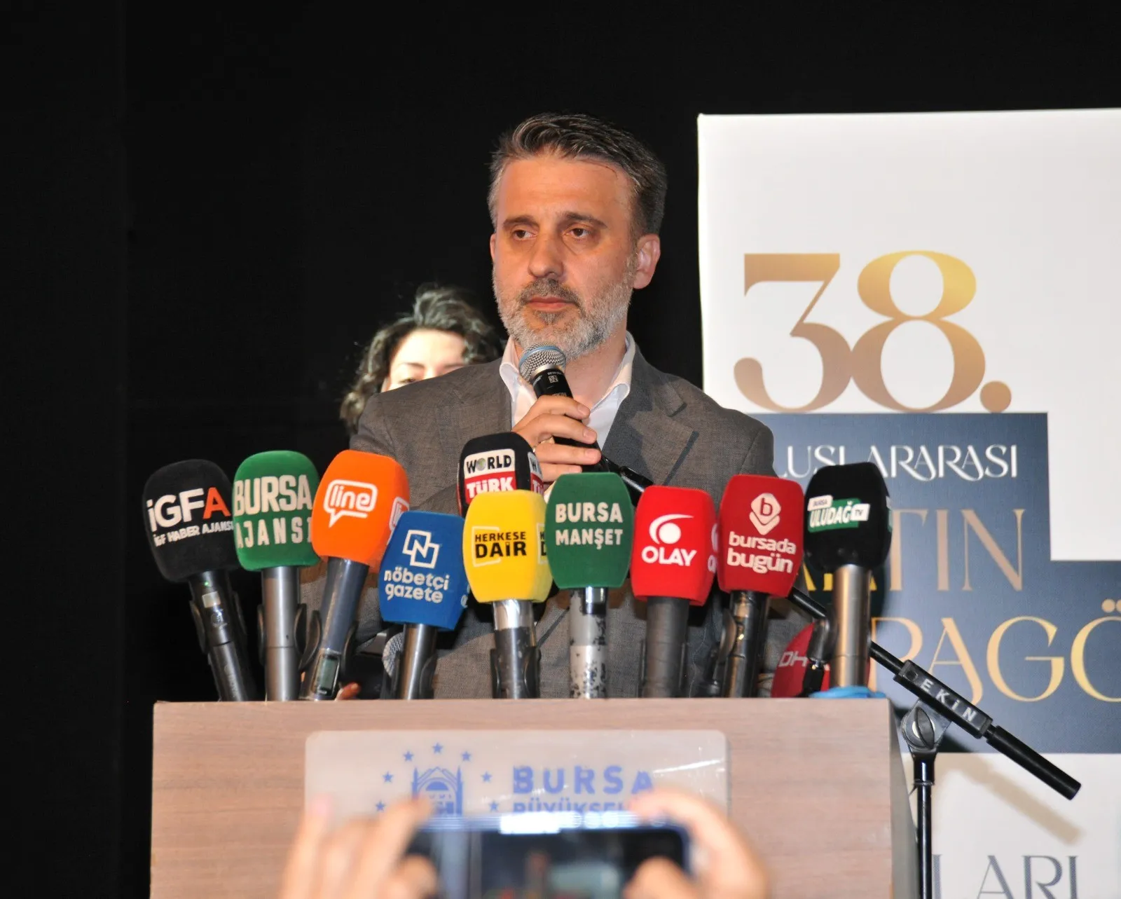 Bursa’da Altın Karagöz Coşkusu Başladı 13 Ülkeden 700 Dansçı Sahne Alacak (2)